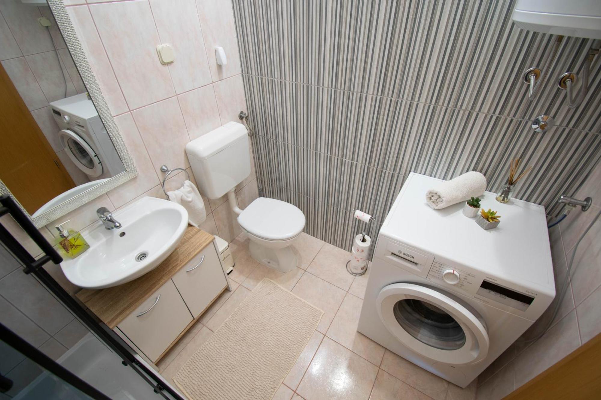Apartment 30 M From Beach,Makarska,Marija Bagian luar foto