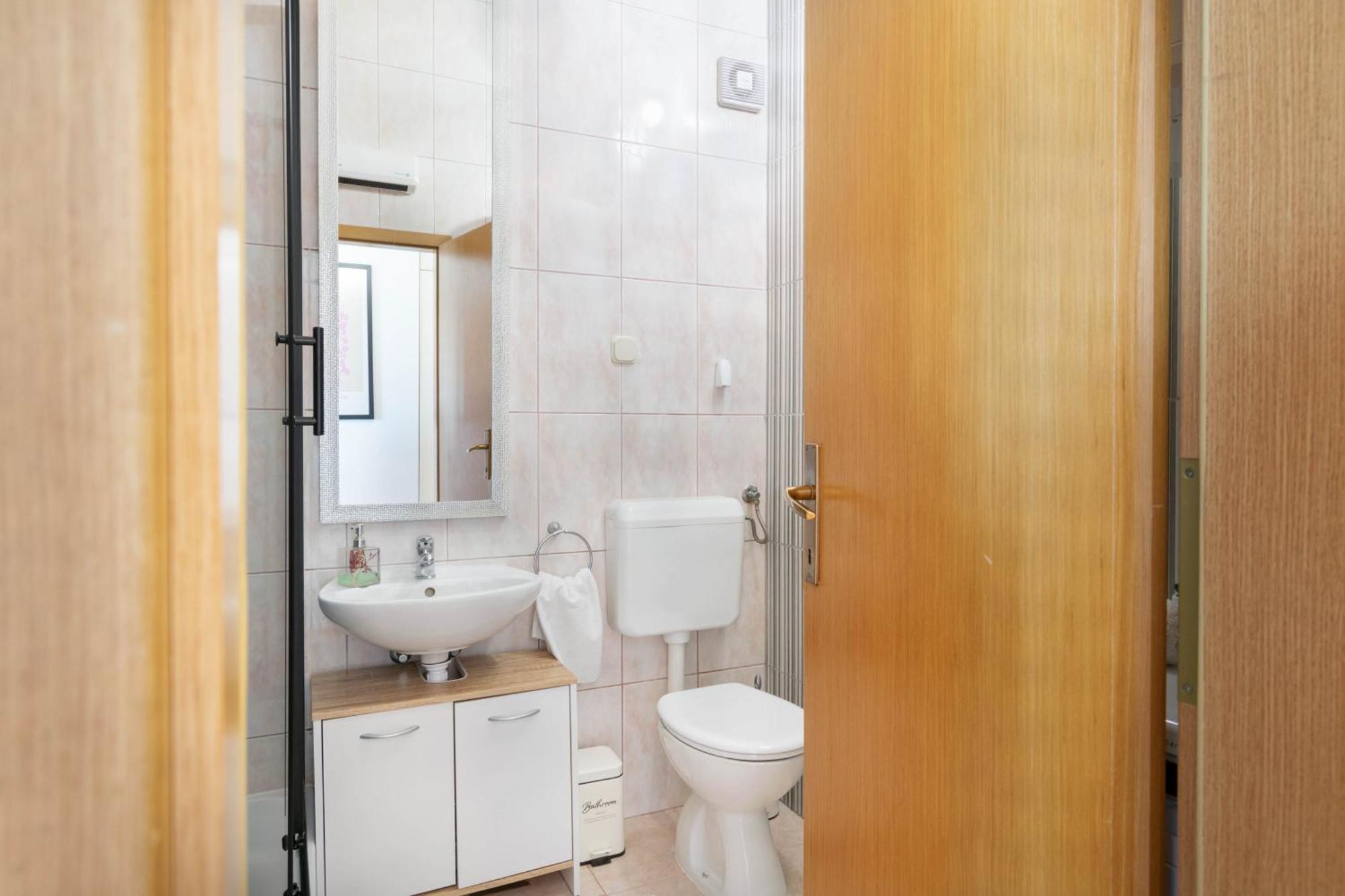 Apartment 30 M From Beach,Makarska,Marija Bagian luar foto